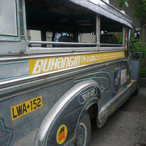 Jeepneys de las Filipinas Como Viviendo en Peru